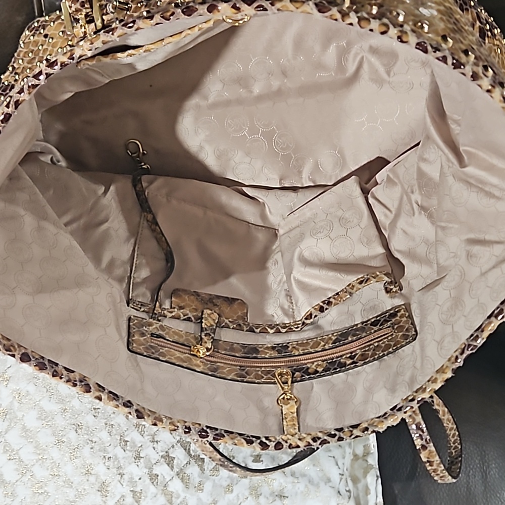 Purse - Picture 4 of 4